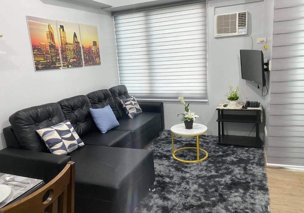 Muntinlupa Apartment | Affordable 1 bedroom unit for daily and long term with balcony, netflix, wifi and pool