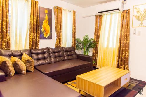 Angeles City House | Affordable GOLD DUST Up To 12 Pax near Aqua Planet & Dinosaur Island
