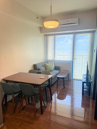 San Antonio Apartment | Air Residences Condo Makati