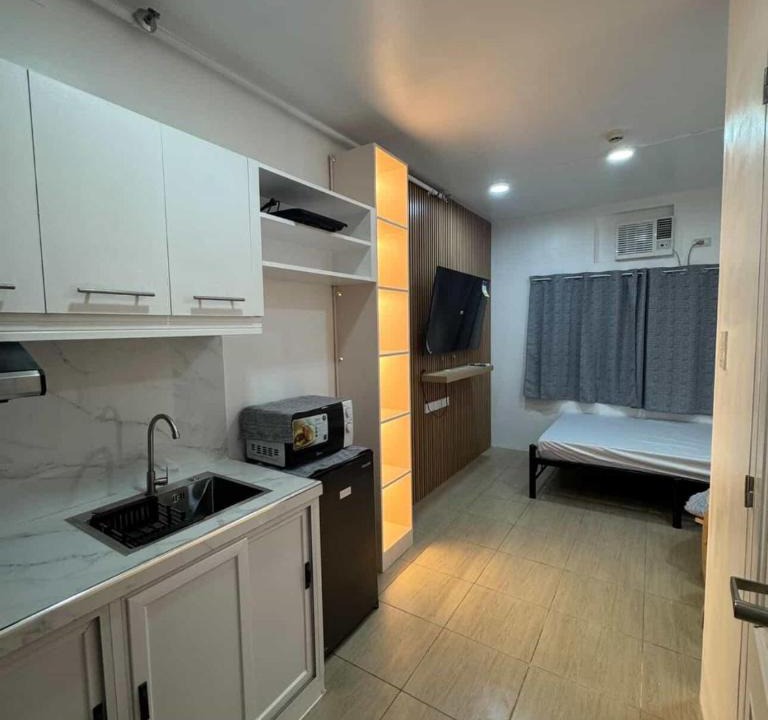 Alabang Apartment | Alabang Studio room high-speed WIFI, Pool and Gym access