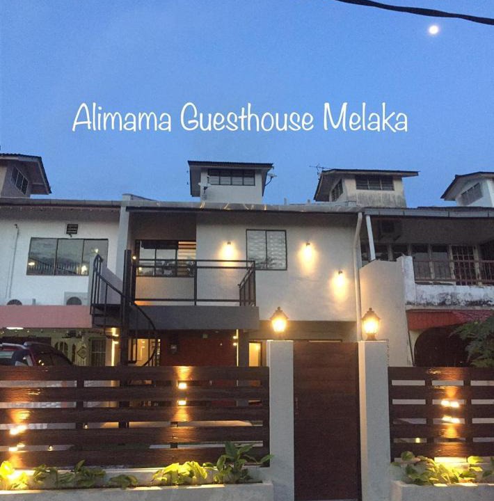 Taman Kota Laksamana House | Alimama Guesthouse Melaka with Balcony