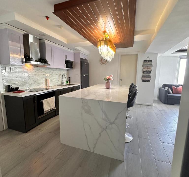 San Fernando Apartment | Analiza Penthouse Azure North