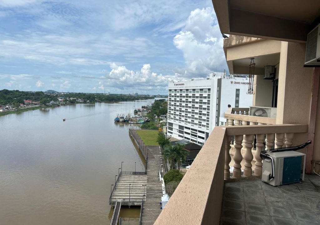 Kampung Surabaya Apartment | Ancient Riverbank 2BR River View Walk to City