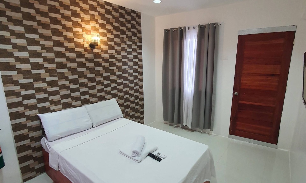 Lapu-Lapu Hotel | AOSMECPoolCamp Hotel