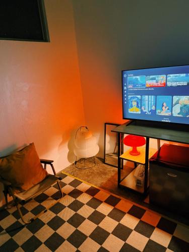 Bacnotan House | Artist Tiny Home Near Surf Town Fast WiFi Netflix Pet Friendly