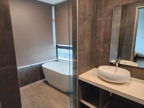 Ampang Apartment | Astoria 4r3b 5minsklcc bathtub waterfilter newcondo bigbalcony