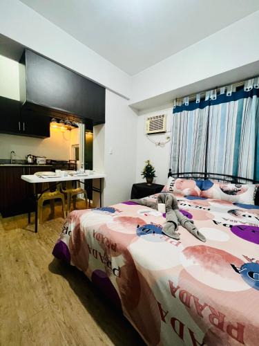 Muntinlupa Apartment | At Home Condo With Free Pool Access