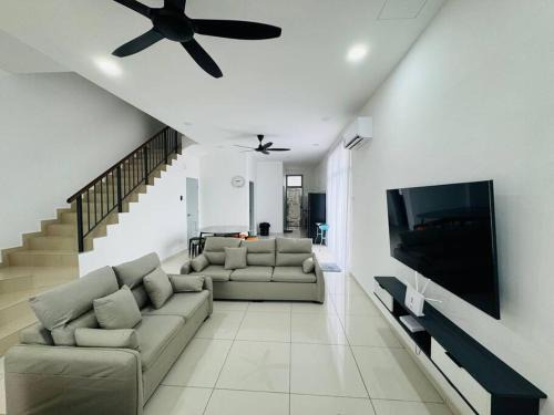 Tebrau House | Austin Crest