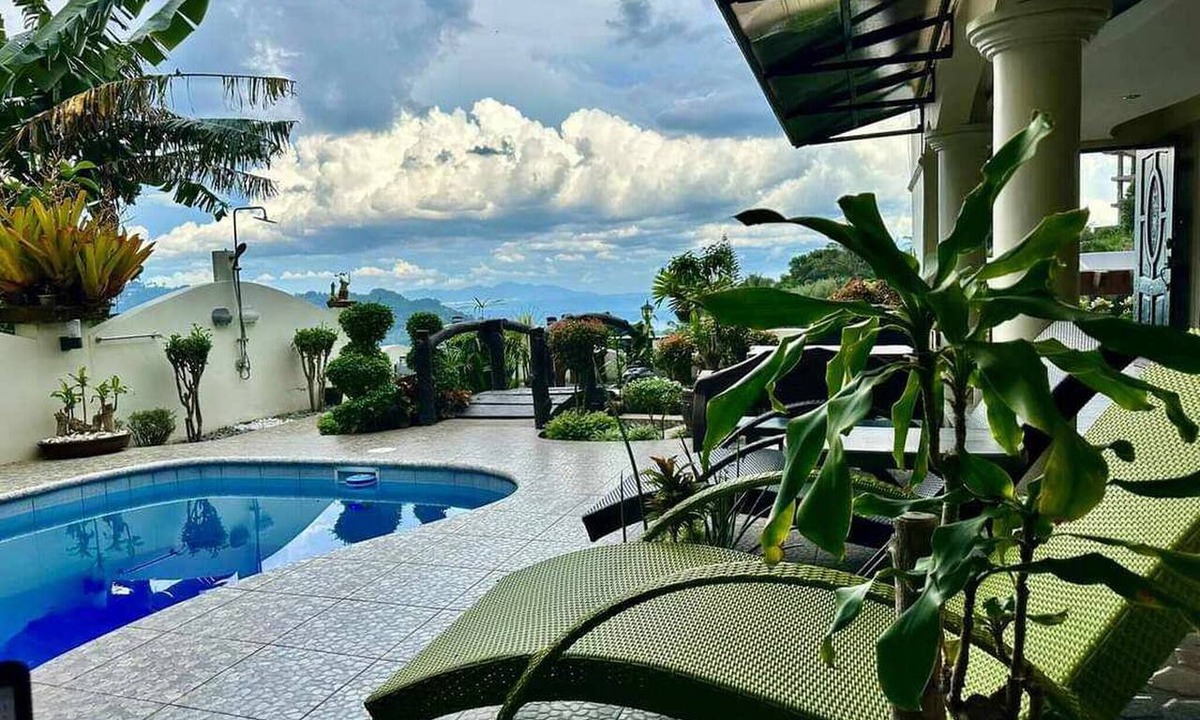Tagaytay Villa | Avana Hills Tagaytay Holiday Villa