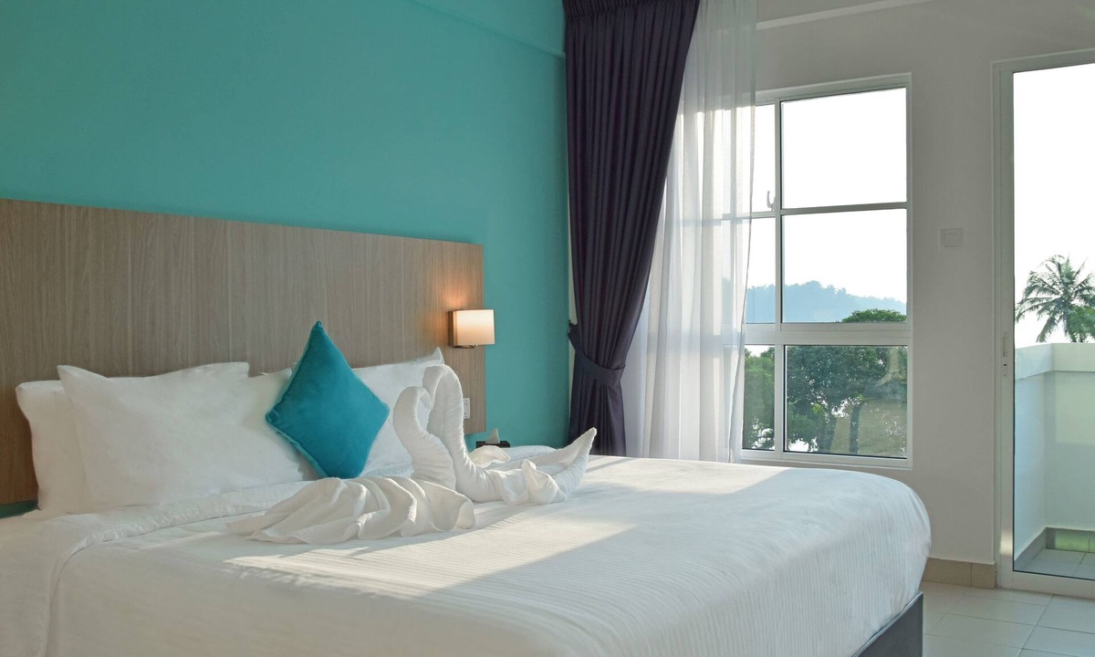 Pangkor Island Hotel | AVI Pangkor Beach Resort