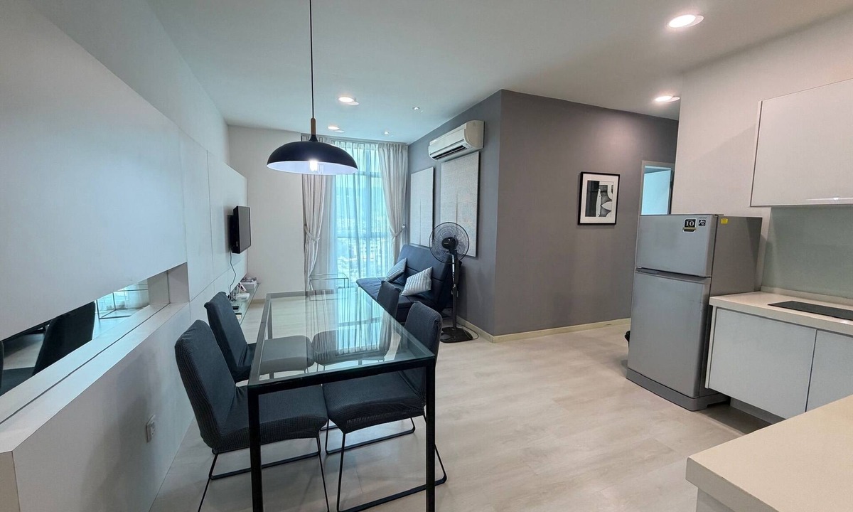 George Town Apartment | Azure 2BR Pool Suite Jelutong | Free Parking, 8min to Georgetown