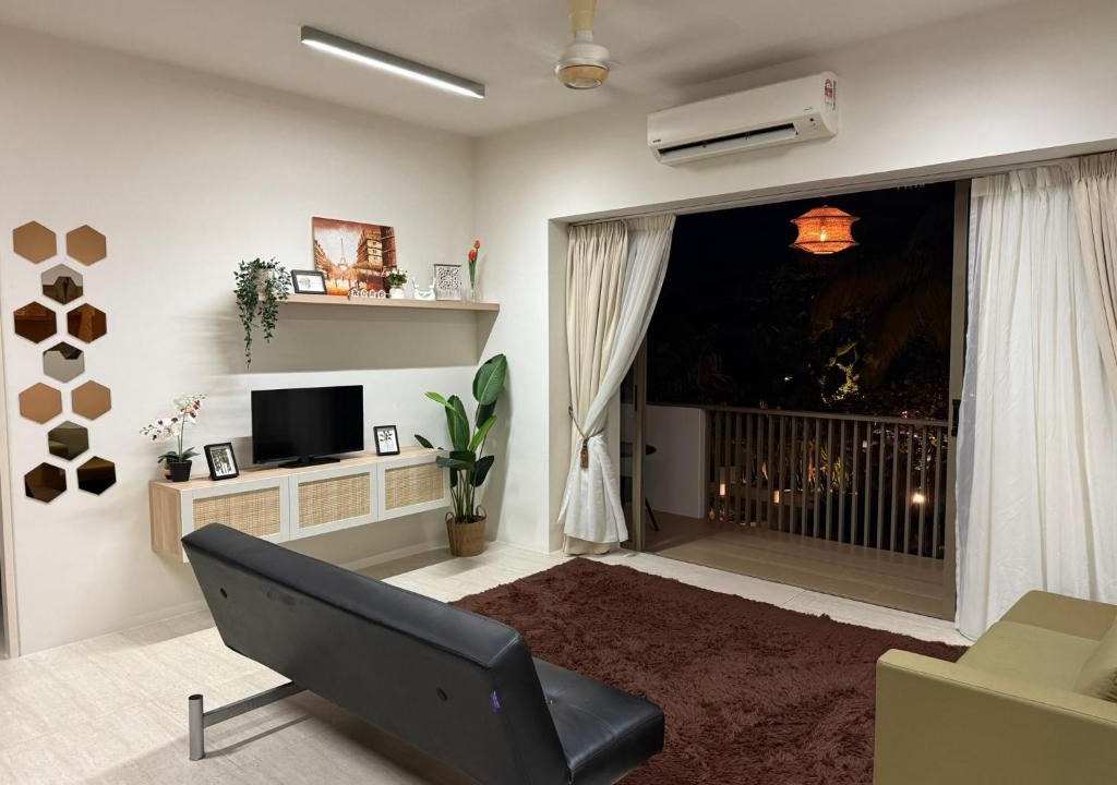 Batu Ferringhi Apartment | Azure Haven - Seaview Resort Home, By the Sea Batu Ferringhi