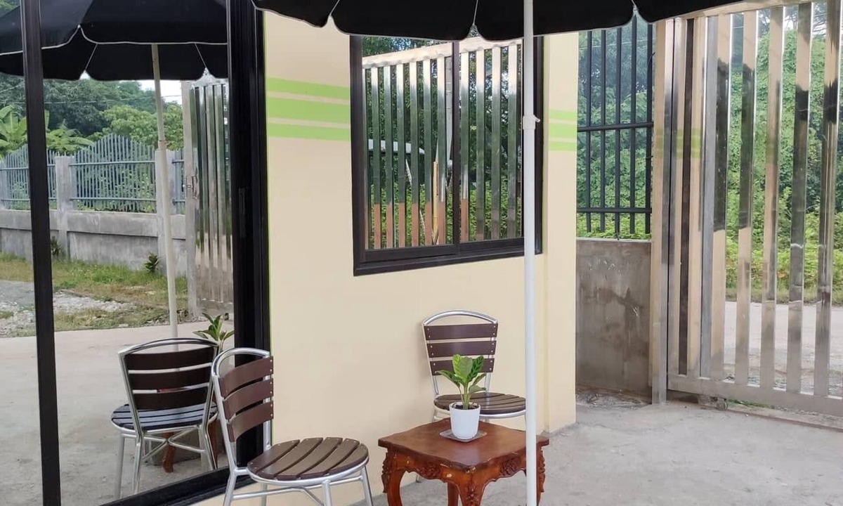 Urdaneta City Apartment | Bachelor Pad w/NetFlix,Halfcourt and unlimited Wifi