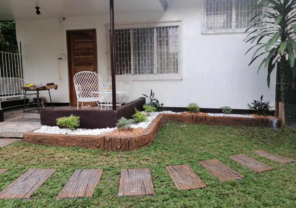 Bacolod House | Bacolod Tiny House FAST WIFI with Barbeque Area