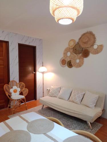 Lipa Apartment | Bali inspired 2 bedroom in Lipa netflix pool and parking