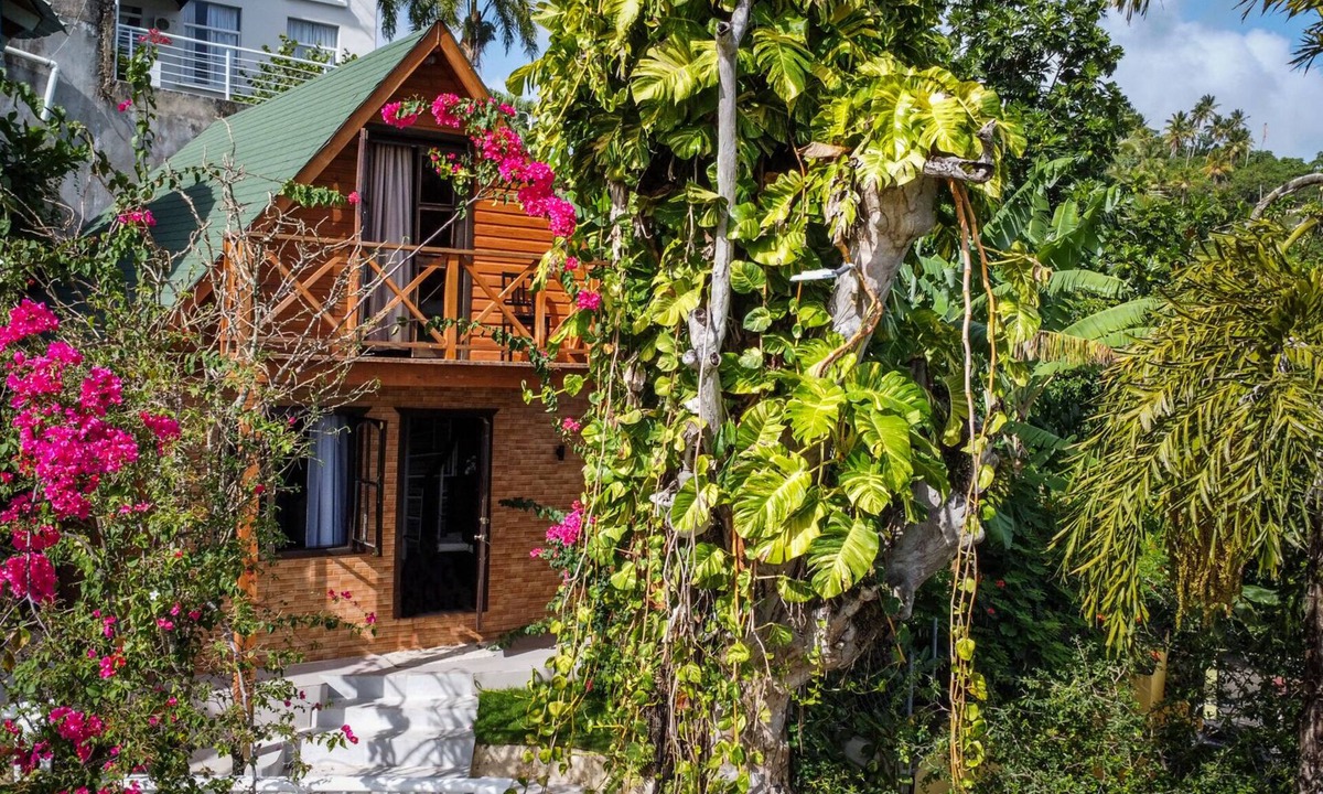 Samana Ski Chalet | Bayview Chalet