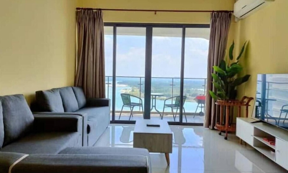 Tebrau Apartment | beach bar/seaview/4-13pax/CIQ 5MINS/Johor Bahru
