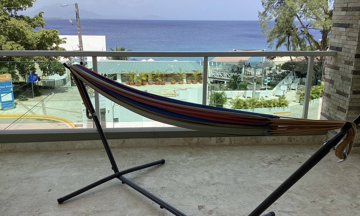 El Batey Condo | Beachfront Jr Penthouse *Amazing Views*1 min walk to Beach/Restaurants Elevator