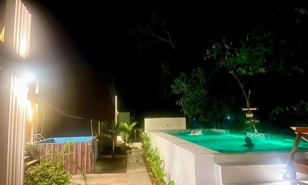 Sipalay Apartment | Beachfront Oasis: Blissful Studio
