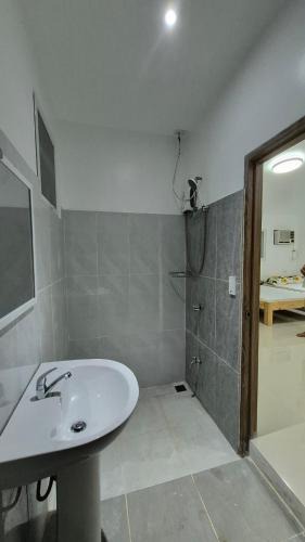 Caba House | Beachfront White House for 10pax