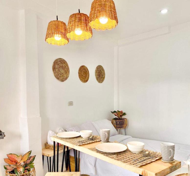 Suba Basbas Apartment | Best studio flat w/ NETFLIX near airport and beach!
