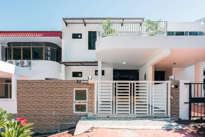 Tanjung Bungah Villa | Big Group Villa Near Beach Batu Ferringhi