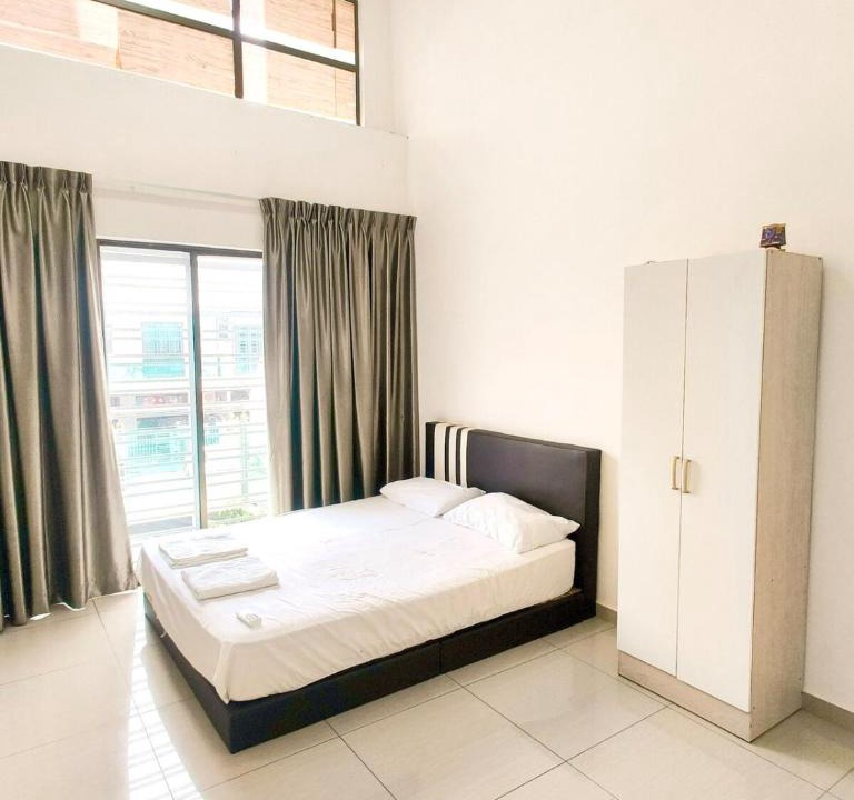 Ulu Tiram House | Big Homestay 7Beds 4Rooms & 4Baths Gated Guarded Landed 2 Storey House
