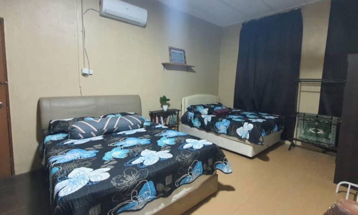 Kampung Alor Akar House | Big House (6 bedroom) Near Beach & City.