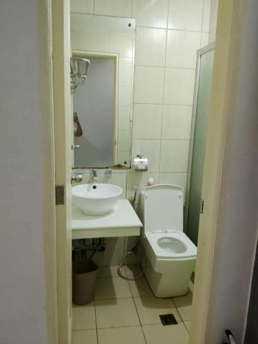 Ermita Night District Apartment | Birch tower Condominium