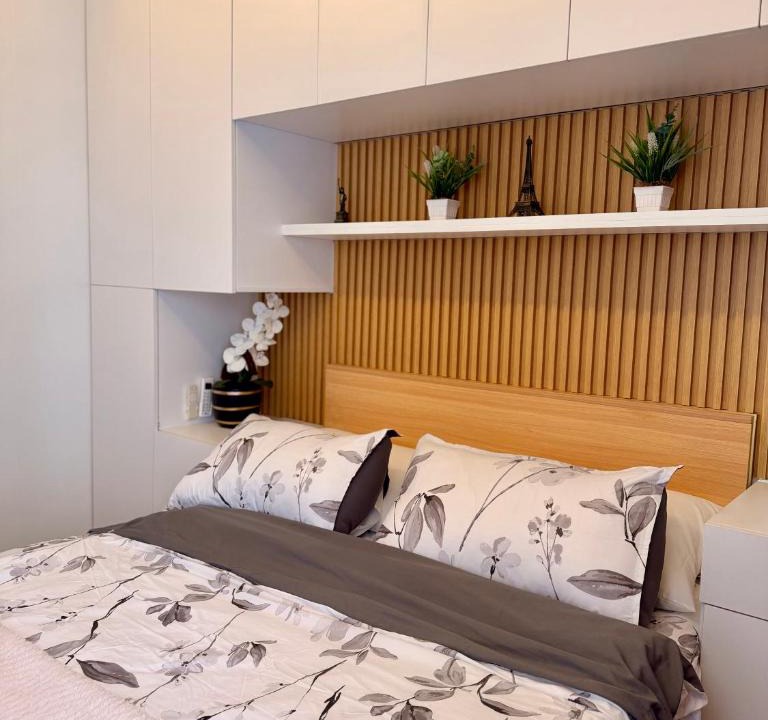 Paranaque Apartment | Blessed Dwelling - Modern Condo with Wi-Fi, TV & Kitchen, 30 min to NAIA Airport