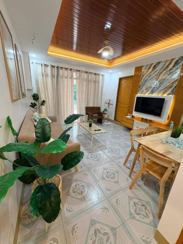 Tacloban Villa | BMF Tropical Homestay