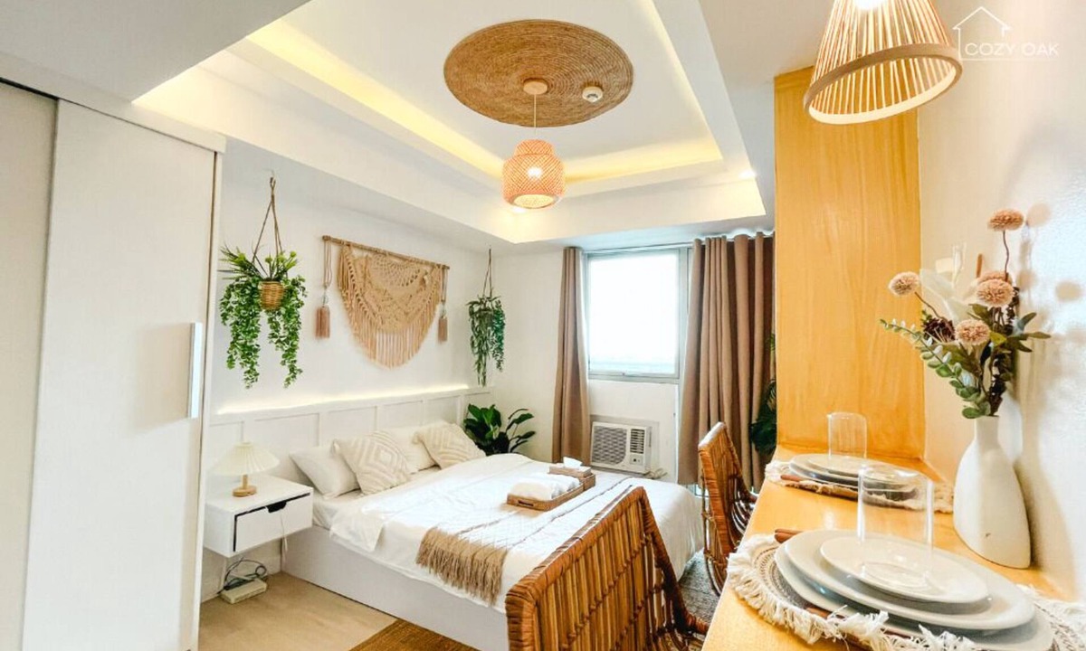San Fernando Condo | Boho-Themed Studio with Pool View Balcony, Netflix, Karaoke & Boardgames