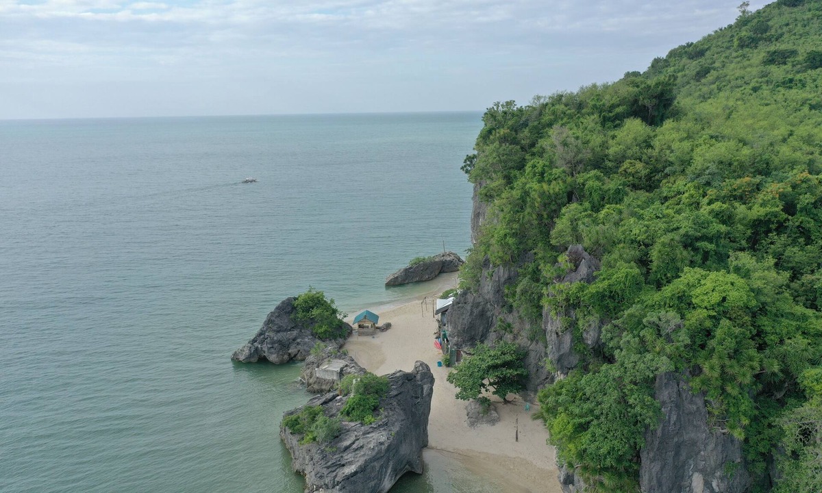 Padre Burgos Hostel | Borawan Island Resort by Cocotel
