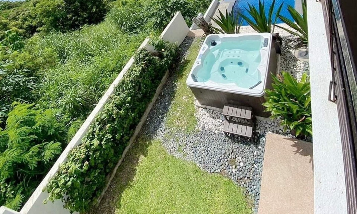 Poblacion Villa | Breathtaking sea and hill view. 5 mins drive to beach. Pet Friendly.