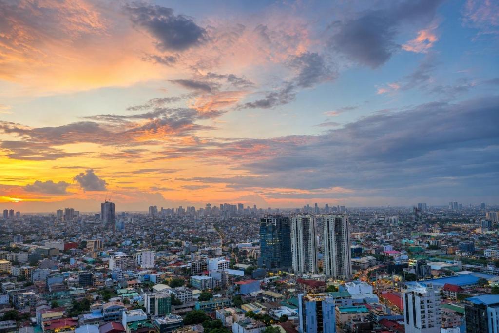 San Antonio Apartment | Breathtaking Skyline View Apartments at Air Residences Makati