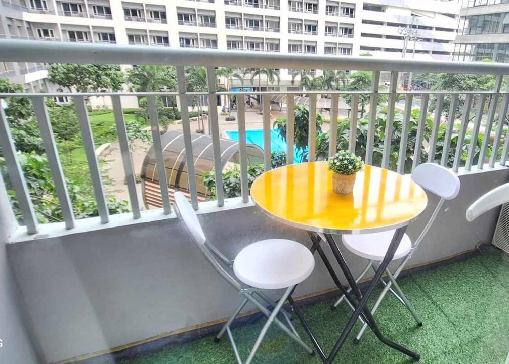Ususan Apartment | Bright and Cozy 1 Bedroom with Balcony Pool View and WiFi in Grace Residences