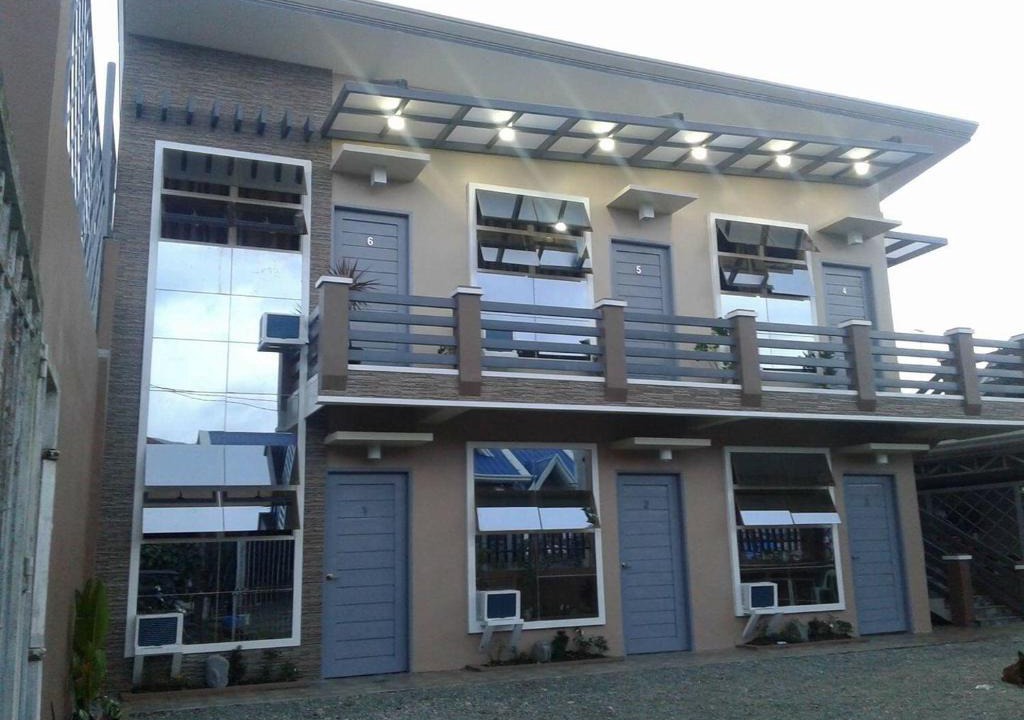 Baler House | Brown Epitome Lodge