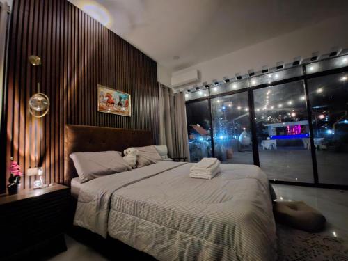 Catbalogan City Bed & Breakfast | Buddy's Skybar & Suite