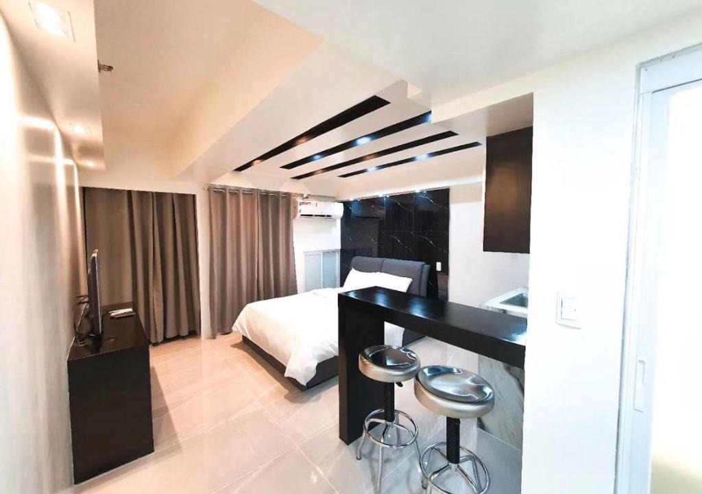 Paranaque Apartment | Burgundy McKinley Place Service Apartment