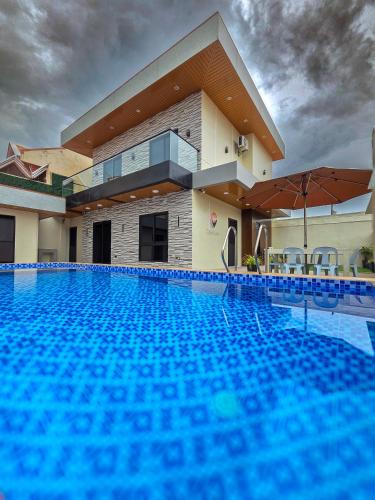 Angeles City Villa | C Urban Villas 1 - Exclusive Villa with Pool in Clark