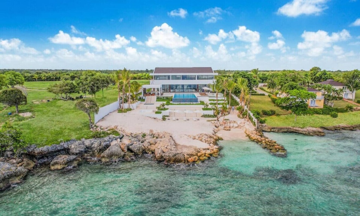 Casa de Campo Villa | Caleton 24: Amazing ocean front villa w/beach, pool, gym & full staff