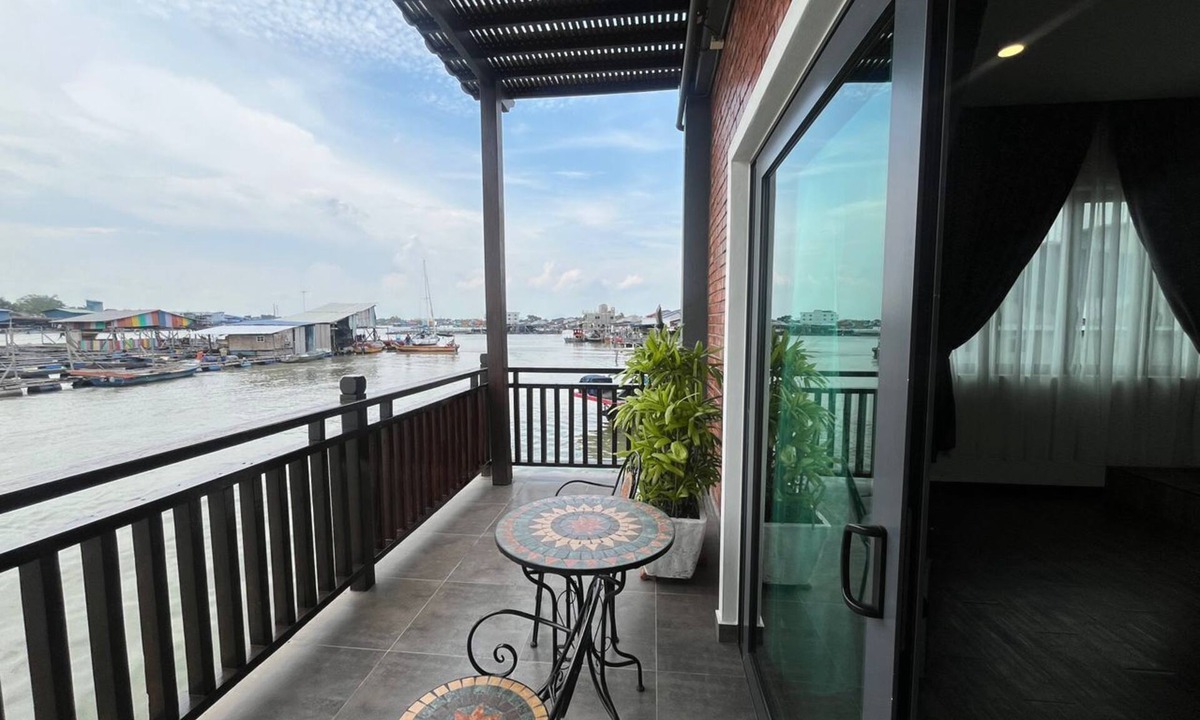Kuala Kurau Hotel | Capital O 91170 Kurau Bay Hotel