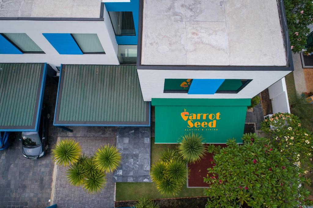 Taman Kemuncak Villa | Carrot Seed