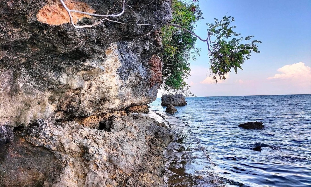 Alaminos House | Casa Bolo with Private Beach near Hundred Islands