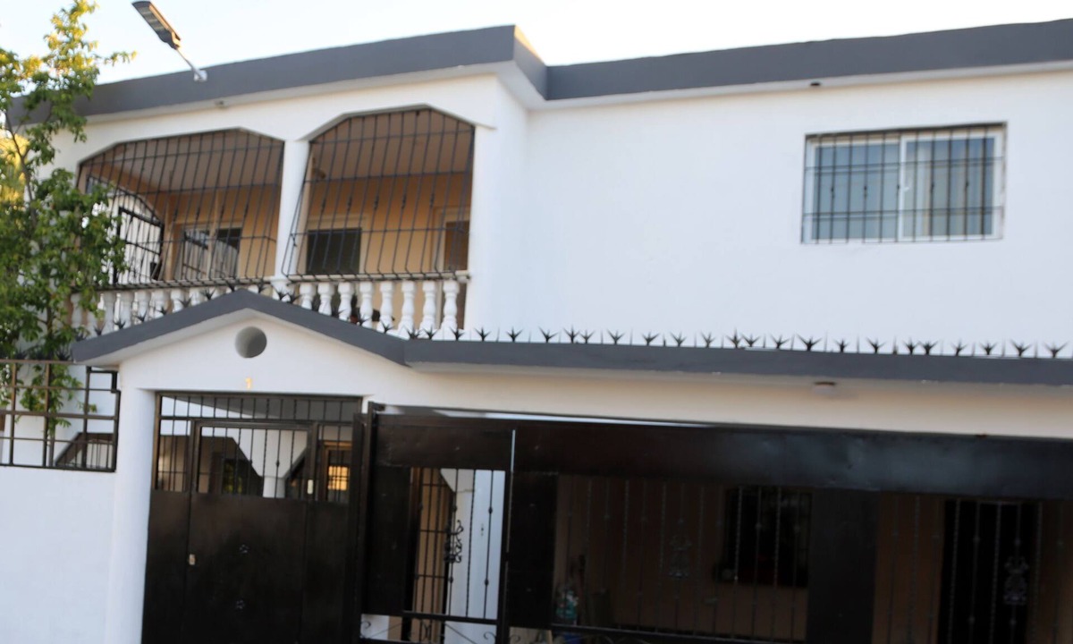 Mendoza House | Casa de dos niveles de concepto abierto en Santo Domingo Este. .