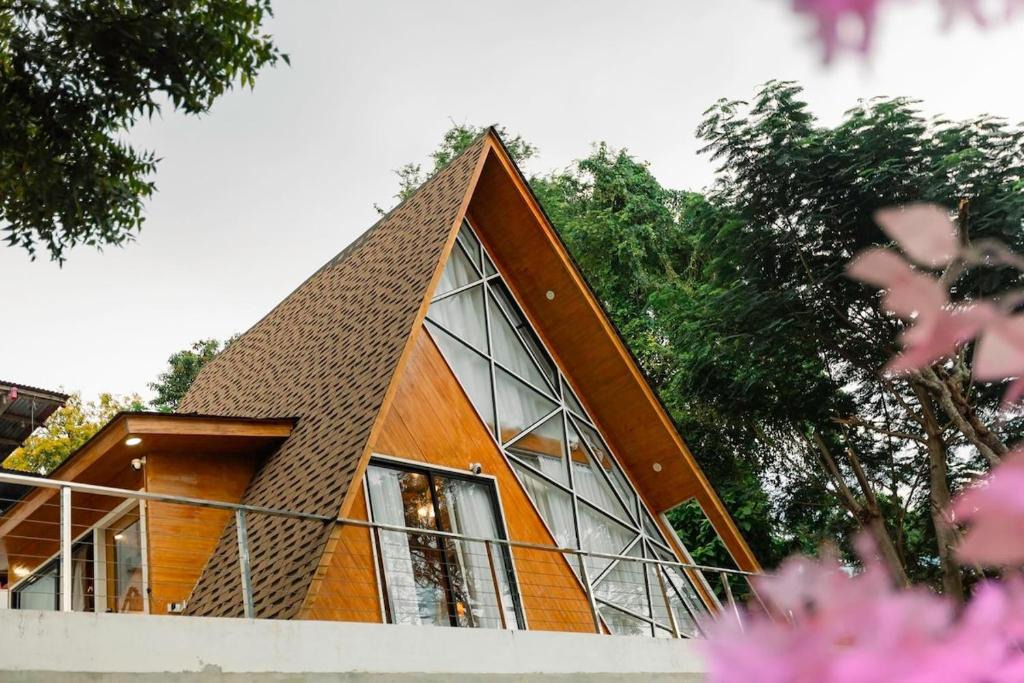 Oslob Ski Chalet | Casa Del Valle A-Frame