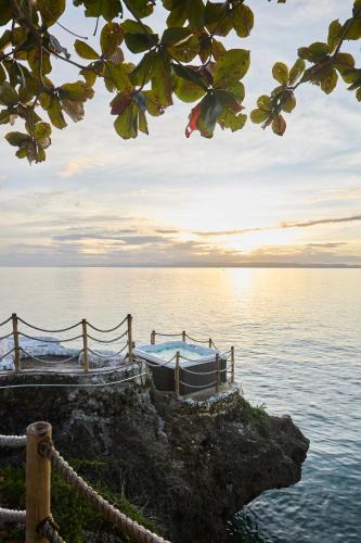 Visayan Islands Resort | Casa Verde Cliff Resort & Spa