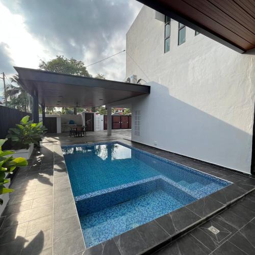 Taman Delima House | CasaD'Tamarind Homestay with Private Pool
