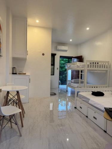 Carles Bed & Breakfast | CasaJuana Room Rental
