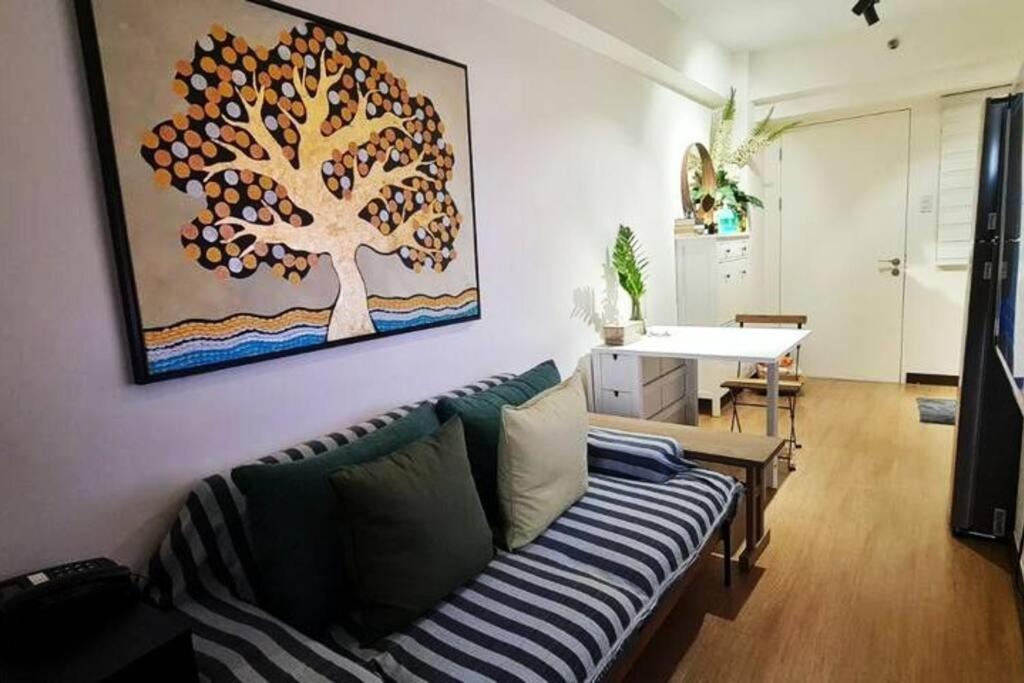 A. Bonifacio Apartment | Celandine by DMCI w/panoramic Makati skyline view